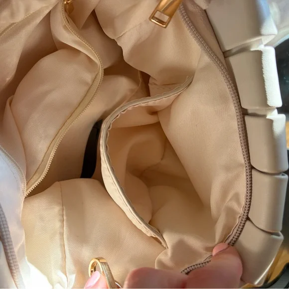 Elegant White Woven Shoulder Bag - Picture 14 of 16